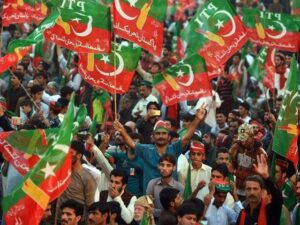 پی ٹی آئی کے کارکنان اسمبلی کی عمارت میں داخل، شدید نعرے بازی