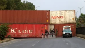 اسلام آباد میں کنٹینر سٹی کے قیام کے لیے 700 کنٹینرز کہاں سے آئے اور یہ حکمت عملی کتنی مہنگی ہے؟