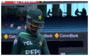 پہلا ون ڈے: آسٹریلیا کیخلاف پاکستان کی 2وکٹیں گر گئیں