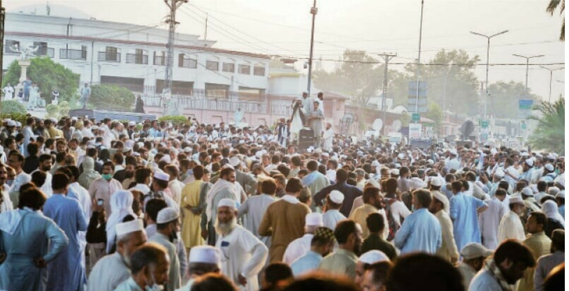 خیبرپختونخوا حکومت اور ہڑتالی اساتذہ کے درمیان مذاکرات کامیاب، پیر سے سکولز کھولنے کا اعلان