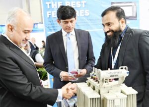 دبئی ورلڈ ٹریڈ سینٹر میں مڈل ایسٹ انرجی 2025 کے 49 ویں ایڈیشن کا انعقاد، پاکستان کے سفیر فیصل نیاز ترمذی نے پاکستان پویلین کا افتتاح کردیا