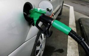 حکومت کا اپریل میں پیٹرولیم مصنوعات کی قیمتوں میں ریفائنریوں کو ریلیف فراہم کرنے پر غور