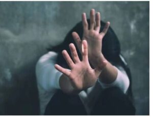 12 سالہ لڑکی کے ساتھ جبری زیادتی کے مجرم سوتیلے باپ کو عدالت نے کیا سزا دی؟