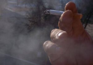 خاتون نے 30 سال بعد سگریٹ چھوڑی تو زندگی میں کیا تبدیلیاں آئیں؟