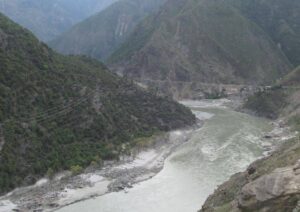 کیا بھارت کے سندھ طاس معاہدہ معطل کرنے سے پاکستان کو کوئی فرق پڑ سکتا ہے؟