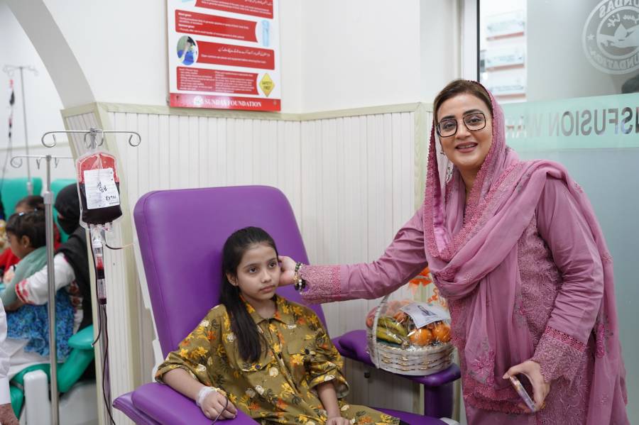 وزیراعلی مریم نواز نے تھیلیسیمیا کی مریضہ کی خواہش پوری کردی، الیکٹرک بائیک دلادی