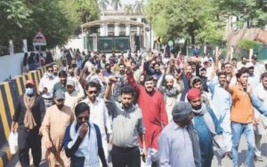 پولیس کا رات گئے دھاوا، متعدد افراد گرفتار، گرینڈ ہیلتھ الائنس کا دھرنا ختم