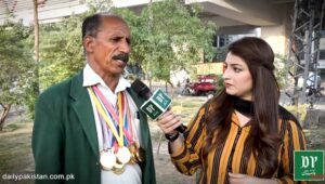 ڈیڑھ سال سے حکومت نے میری تنخواہ بند کر دی ہے" مایوس ہو کر اپنے گولڈ میڈل سیل پر لگانے والا پاکستانی ہیرو