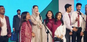 پنجاب میں 8 سال بعد لیپ ٹاپ سکیم کا دوبارہ آغاز، وزیراعلیٰ مریم نواز نے پہلے فیز کا افتتاح کر دیا، ہونہار اسکالرشپ فیز بھی شروع