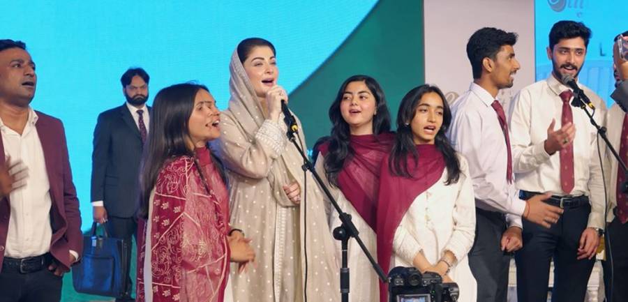 پنجاب میں 8 سال بعد لیپ ٹاپ سکیم کا دوبارہ آغاز، وزیراعلیٰ مریم نواز نے پہلے فیز کا افتتاح کر دیا، ہونہار اسکالرشپ فیز بھی شروع