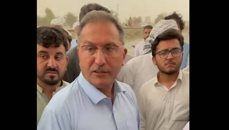ایک ہی ضلع میں دو مقامات پر ٹول ٹیکس کے نفاذ سے تنگ مظاہرین نے ٹول پلازہ کیبن ہی اکھاڑ دیا