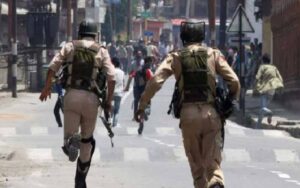 مقبوضہ کشمیر میں بھارتی فورسز کا کریک ڈاؤن، متعدد کشمیری گرفتار