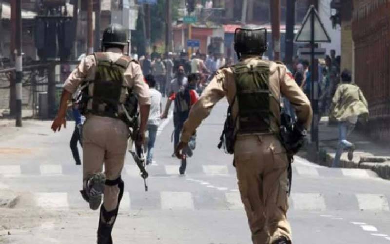 مقبوضہ کشمیر میں بھارتی فورسز کا کریک ڈاؤن، متعدد کشمیری گرفتار