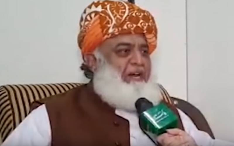 مولانا فضل الرحمان کا اپنے ارکان سمیت ایوان سے واک آؤٹ