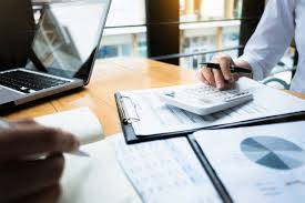 تنخواہ دار طبقے کیلئے سالانہ ٹیکس آمدن کی حد کو 10 سے 12 لاکھ کرنے پر غور