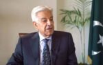 جو قرض رکھتے تھے جان پر وہ حساب آج چکا دیا‘ وزیر دفاع کا بھارت کو پیغام