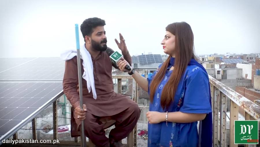 بھارت کے ڈرون حملے، شہری اپنا سولر سسٹم بچانے کے لیے ڈنڈا لے کر چھت پر بیٹھ گیا