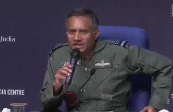 کیا پاکستان نے واقعی رافیل طیارے گرائے، صحافی نے بھارتی فضائیہ کے ایئر مارشل سے سوال کیا تو کیا جواب ملا؟ بھارتیوں کو پریشان کردیا
