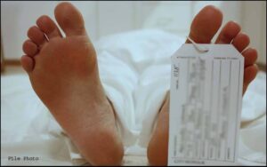 کراچی میں دو جوان بیٹوں نے باپ کو قتل کر دیا، لاش موٹر سائیکل پر کہاں لے جارہے تھے؟ حیران کن انکشاف