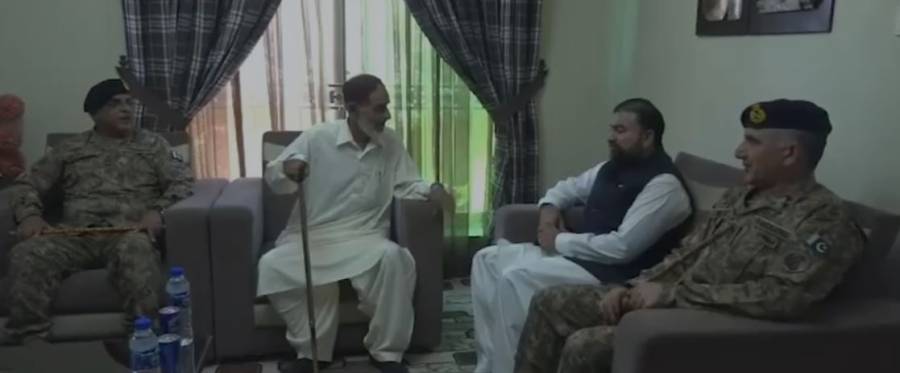 کمانڈر 12 کور لیفٹیننٹ جنرل راحت نسیم احمد خان اور وزیرِ اعلیٰ بلوچستان کی شہداء کے اہلخانہ سے ملاقات