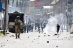 بھارتی فوج کی مقبوضہ کشمیر میں گھر گھر تلاشی، چادر چاردیواری کا تقدس پامال، ایک گھر پر فائر کھول دیا، تین روز میں شہدا کی تعداد 6 ہوگئی