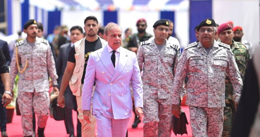 پاکستان جارحانہ عزائم نہیں رکھتا، لیکن وطن عزیز کے ایک ایک انچ کا دفاع کرنا اچھی طرح جانتے ہیں: وزیر اعظم کا نیوی کے جوانوں سے خطاب