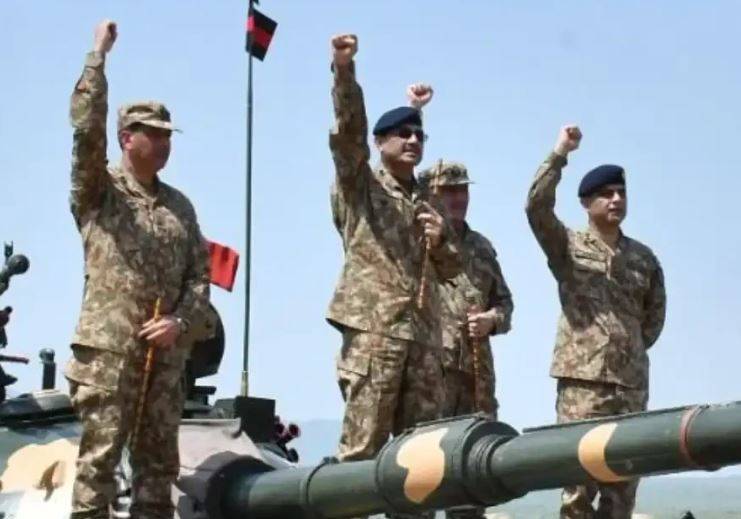 فیلڈ مارشل کا خطاب کب دیا جاتا ہے، کیا اس سے اوپر بھی کوئی عہدہ ہوتا ہے؟