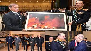 فیلڈ مارشل عاصم منیر کی جانب سے صدر اور وزیراعظم سمیت سیاسی قیادت کو عشائیہ دیا گیا