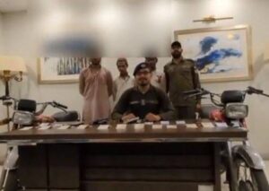 کرکٹ میچ کے لیے آنیوالے تماشائیوں سے وارداتیں کرنے والا گروہ پولیس کے ہتھے چڑھ گیا