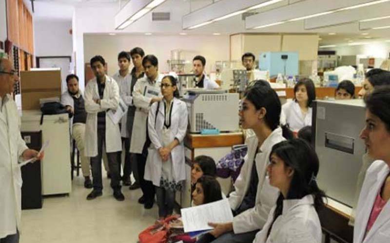 سندھ: پرائیویٹ میڈیکل کالجز کی ٹیوشن فیس میں 200 فیصد اضافہ