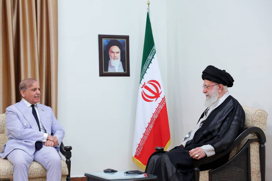 ایران اور پاکستان کو غزہ میں صیہونی مظالم روکنے کیلئے مشترکہ اقدامات کی ضرورت ہے، علی خامنہ ای کا شہباز شریف سے ملاقات میں اظہار خیال