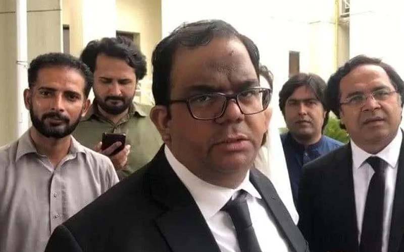 اسٹبلشمنٹ کو فی الحال عمران خان سے بات چیت کی کوئی مجبوری نہیں ہے اور اگر۔۔‘‘ بانی پی ٹی آئی کے وکیل کا حیران کن بیان