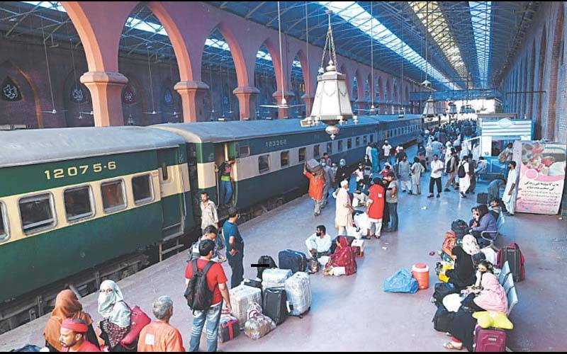 پاکستان ریلویز نے 11 مہینوں میں کتنے پیسے کمائے؟ جان کر آپ کو بھی یقین نہیں آئے گا