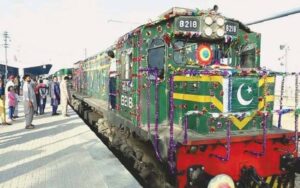 کراچی سے پہلی عید اسپیشل ٹرین لاہور کے لیے روانہ