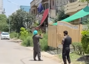 نیچے کسی کا گھر ہے، اوپر اجازت کے بغیر آپ نہیں جاسکتے، تین بجے تک میرے ساتھ رابطے میں رہی : صحافی ہرمیت سنگھ