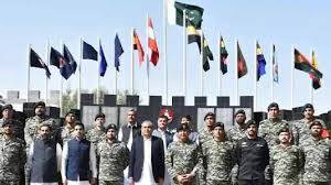 وزیر داخلہ محسن نقوی کا ایف سی ہیڈکوارٹر وانا کا دورہ، جوانوں کیساتھ عید منائی