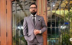 یاسر حسین نے نادیہ خان کو آڑے ہاتھوں لے لیا