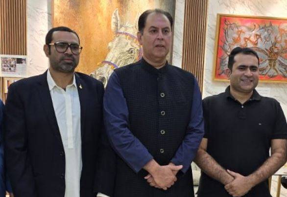 معروف کالم نگار، صحافی، پروفیسر توفیق بٹ کے اعزاز میں عشائیہ کا اہتمام، خدمات لازوال ہیں: رام کمار تولانی