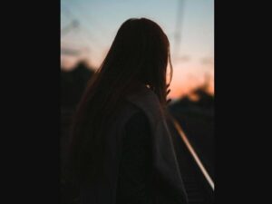ڈاکٹرز معدے کی خرابی سمجھتے رہے لیکن 12 سالہ بچی میں دماغ کی انتہائی خطرناک بیماری نکل آئی، موت ہوگئی۔