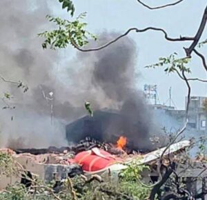 احمد آباد میں حادثے کا شکار ہونے والے مسافر طیارے کا ایک بلیک باکس مل گیا