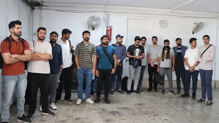 ایران میں پھنسے 216 طلبا سمیت 700 سے زائد پاکستانیوں کی وطن واپسی