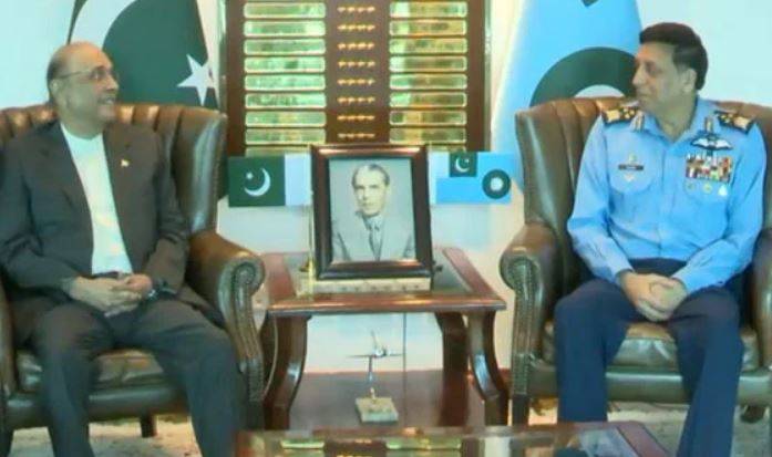 صدرِ مملکت آصف علی زرداری کا ایئر ہیڈکوارٹرز کا دورہ، پاک فضائیہ کے سربراہ ایئر چیف مارشل ظہیر احمد بابر سدھو سے ملاقات