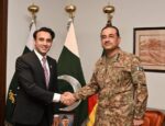 پاکستان کا واحد عہدیدار جو تنخواہ نہیں لیتا بلکہ جہاز کی ٹکٹیں بھی اپنی جیب سے خریدتا ہے