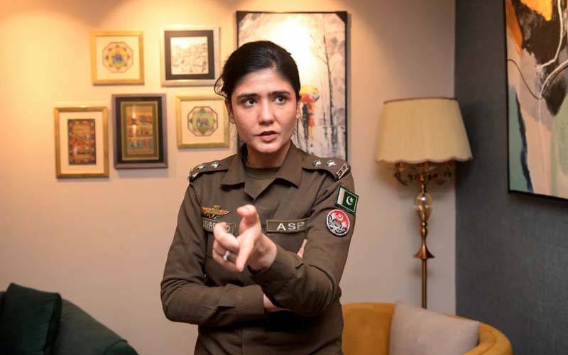 اے ایس پی شہربانو کو پولیس قوانین سے متعلق تبصرہ کرنا مہنگا پڑ گیا