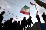 ایران کا آبنائے ہرمز بند اور امریکی فوجی اہداف کو نشانہ بنانے کا اعلان
