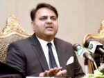 عمران خان سیاسی لوگوں کو آگے لے کر آئیں: فواد چودھری
