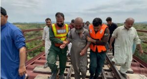 دریائے ہرو میں ڈوبتے چرواہے کو بچا لیا گیا، وزیراعلیٰ کی انتظامیہ اور ریسکیو ٹیم کو شاباش، آپریشن کی ورچوئل مانیٹرنگ کی