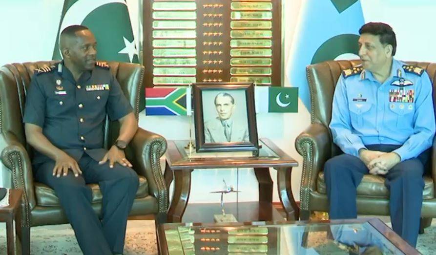 جنوبی افریقی فضائیہ کے سربراہ کا ایئر ہیڈکوارٹرز کا دورہ، پاک فضائیہ کے سربراہ سے ملاقات