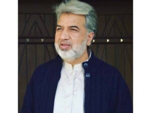 پی ٹی آئی میں اختلافات، کوٹ لکھیت جیل کے اسیر رہنماؤں کی مذاکرات کی حمایت ، رکاوٹ صرف عمران خان ہیں: انصار عباسی