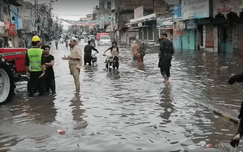 مختلف شہروں میں موسلادھار بارش، نشیبی علاقے زیر آب، درجنوں مکانات منہدم